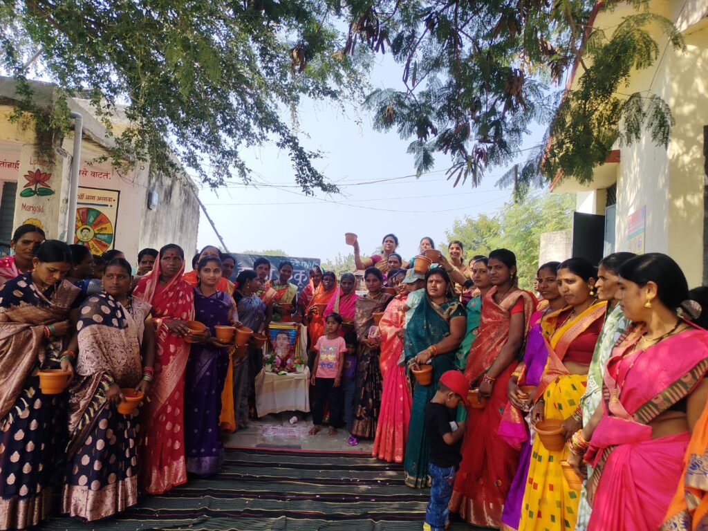 जिल्हा परिषद शाळा शिवपूर: 'हळदी कुंकू' कार्यक्रमात महिलांचा उत्स्फूर्त प्रतिसाद; मकर संक्रांत उत्साहात साजरी 4 75127