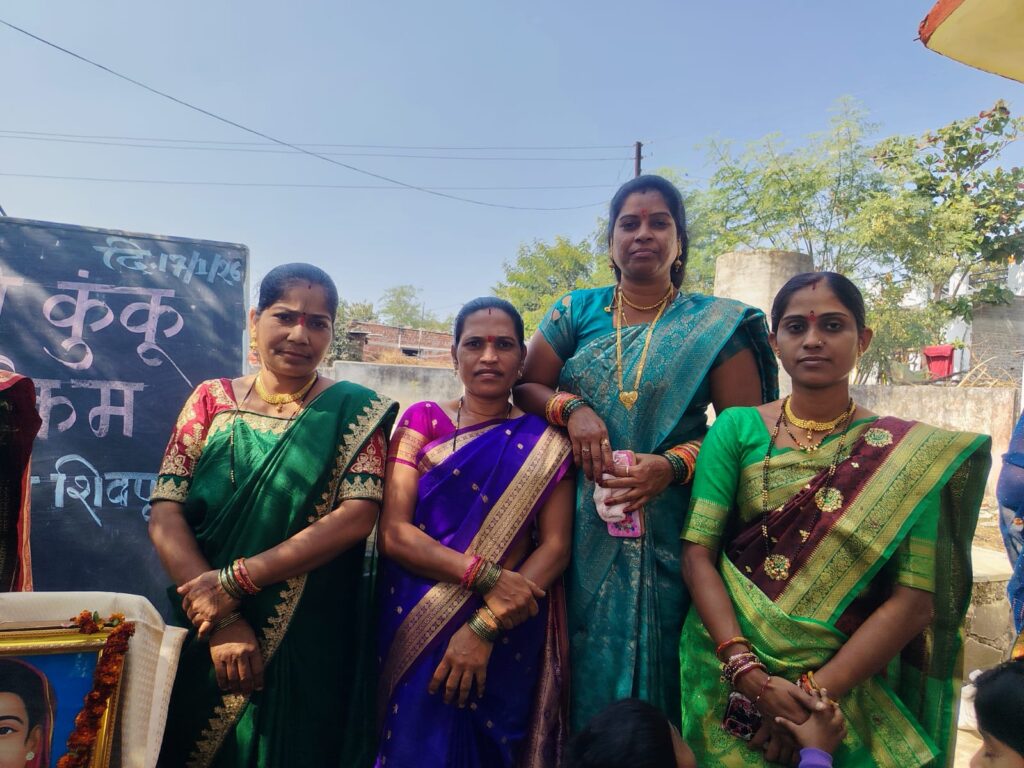 जिल्हा परिषद शाळा शिवपूर: 'हळदी कुंकू' कार्यक्रमात महिलांचा उत्स्फूर्त प्रतिसाद; मकर संक्रांत उत्साहात साजरी 5 75128