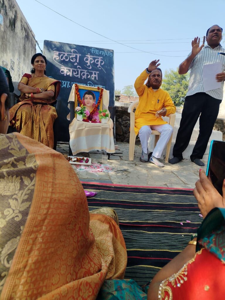 जिल्हा परिषद शाळा शिवपूर: 'हळदी कुंकू' कार्यक्रमात महिलांचा उत्स्फूर्त प्रतिसाद; मकर संक्रांत उत्साहात साजरी 2 IMG 20260117 WA0063