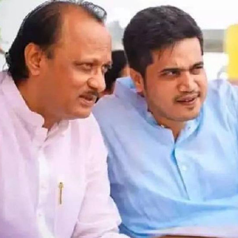 विमान अपघात तपासासाठी रोहित पवार घेणार खासगी गुप्तहेरांची मदत:VSR कंपनीवर कारवाई नाही; अजित पवार यांच्या अपघातामागील कारण शोधण्याचा निर्धार 1 %E0%A4%B5%E0%A4%BF%E0%A4%AE%E0%A4%BE%E0%A4%A8 %E0%A4%85%E0%A4%AA%E0%A4%98%E0%A4%BE%E0%A4%A4 %E0%A4%A4%E0%A4%AA%E0%A4%BE%E0%A4%B8%E0%A4%BE%E0%A4%B8%E0%A4%BE%E0%A4%A0%E0%A5%80 %E0%A4%B0%E0%A5%8B%E0%A4%B9%E0%A4%BF%E0%A4%A4 %E0%A4%AA%E0%A4%B5%E0%A4%BE%E0%A4%B0 %E0%A4%98%E0%A5%87%E0%A4%A3%E0%A4%BE%E0%A4%B0 %E0%A4%96%E0%A4%BE%E0%A4%B8%E0%A4%97%E0%A5%80 %E0%A4%97%E0%A5%81%E0%A4%AA%E0%A5%8D%E0%A4%A4%E0%A4%B9%E0%A5%87%E0%A4%B0%E0%A4%BE%E0%A4%82%E0%A4%9A%E0%A5%80 %E0%A4%AE%E0%A4%A6%E0%A4%A4VSR %E0%A4%95%E0%A4%82%E0%A4%AA%E0%A4%A8%E0%A5%80%E0%A4%B5%E0%A4%B0
