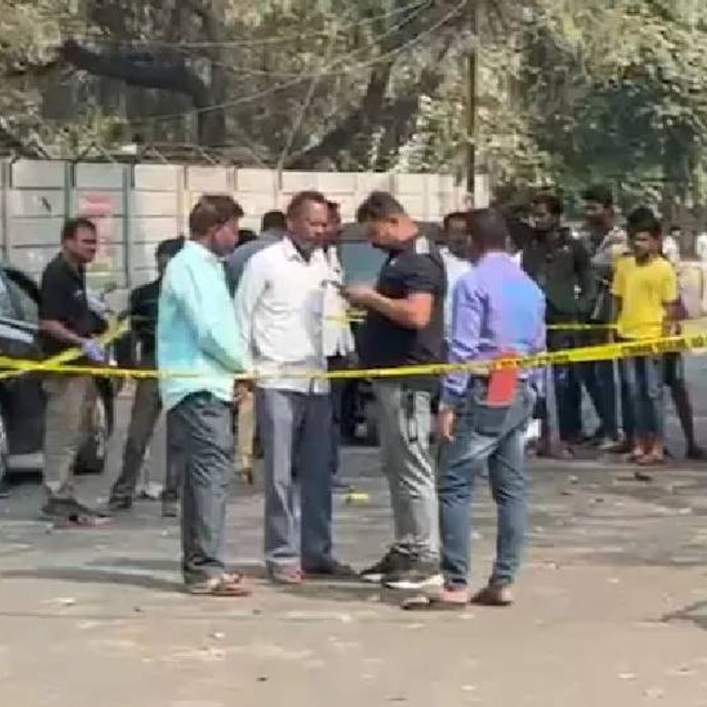 सोलापुरात रूपभवानी मंदिर परिसरात अपघात:पहाटे चार वाजता मृत्यूचा धडाका; अज्ञात वाहनाच्या धडकेत तीन युवकांचा जीव गेला 1 %E0%A4%B8%E0%A5%8B%E0%A4%B2%E0%A4%BE%E0%A4%AA%E0%A5%81%E0%A4%B0%E0%A4%BE%E0%A4%A4 %E0%A4%B0%E0%A5%82%E0%A4%AA%E0%A4%AD%E0%A4%B5%E0%A4%BE%E0%A4%A8%E0%A5%80 %E0%A4%AE%E0%A4%82%E0%A4%A6%E0%A4%BF%E0%A4%B0 %E0%A4%AA%E0%A4%B0%E0%A4%BF%E0%A4%B8%E0%A4%B0%E0%A4%BE%E0%A4%A4 %E0%A4%85%E0%A4%AA%E0%A4%98%E0%A4%BE%E0%A4%A4%E0%A4%AA%E0%A4%B9%E0%A4%BE%E0%A4%9F%E0%A5%87 %E0%A4%9A%E0%A4%BE%E0%A4%B0 %E0%A4%B5%E0%A4%BE%E0%A4%9C%E0%A4%A4%E0%A4%BE %E0%A4%AE%E0%A5%83%E0%A4%A4%E0%A5%8D%E0%A4%AF%E0%A5%82%E0%A4%9A%E0%A4%BE %E0%A4%A7%E0%A4%A1%E0%A4%BE%E0%A4%95%E0%A4%BE %E0%A4%85%E0%A4%9C%E0%A5%8D%E0%A4%9E%E0%A4%BE%E0%A4%A4